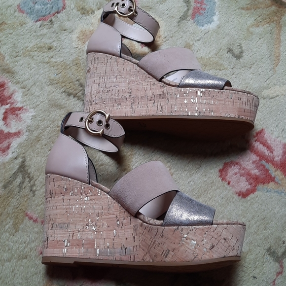 COACH beige platform sandals - Picture 3 of 9